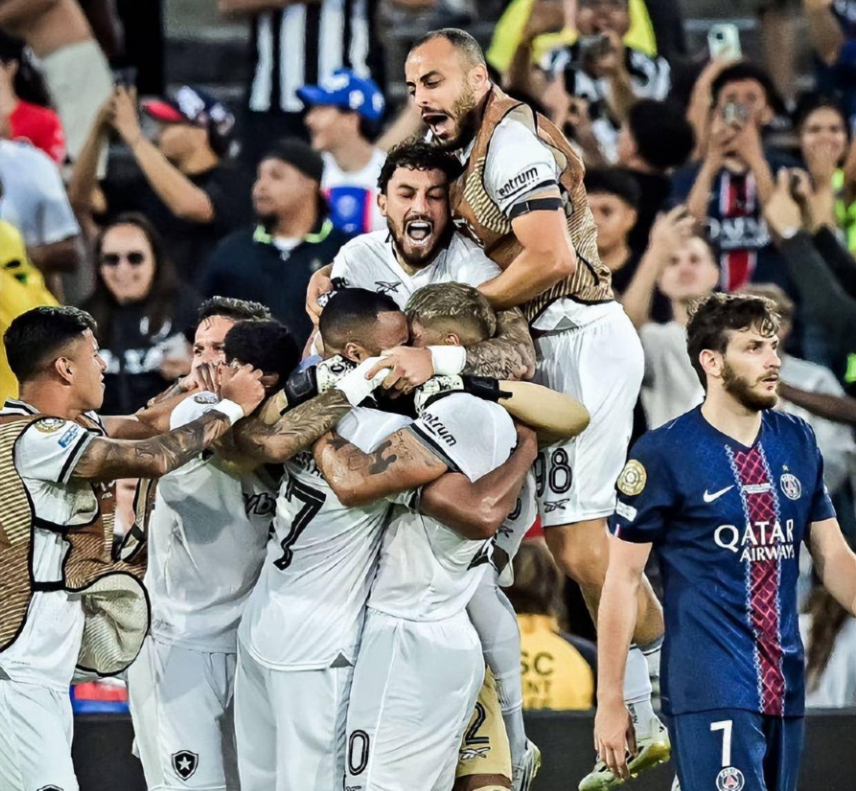 世俱杯爆冷，巴黎0-1负于博塔弗戈，欧冠得主哪里出错了